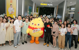 董浩叔叔走进叫叫成都总部，上演童年与未来的温暖对话