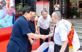 顶级官媒焦点关注！上过央视的汉派骨伤大师拯救股骨头坏死！